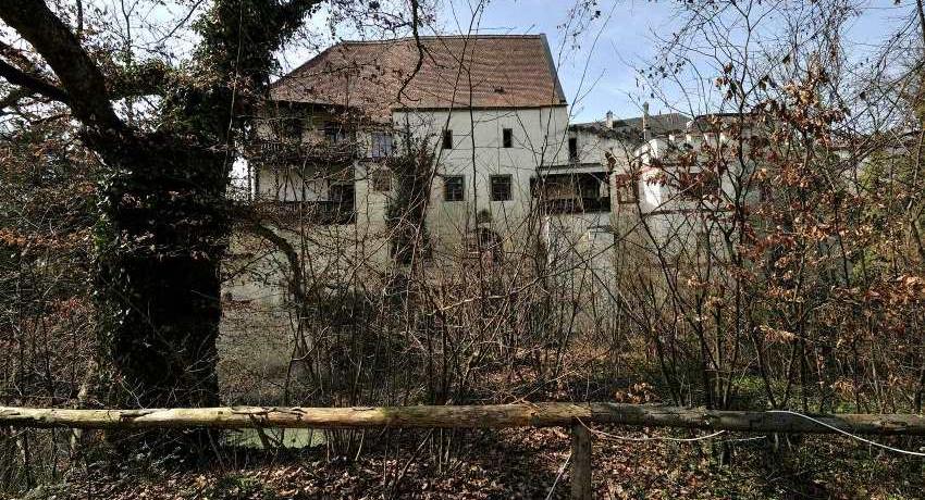 Das Schloss Purgstall an der gegenüberliegenden Seite der Erlaufschlucht