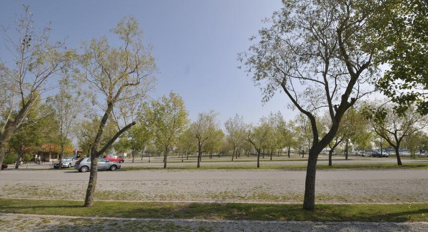 Überdimensionierte Parkplätze