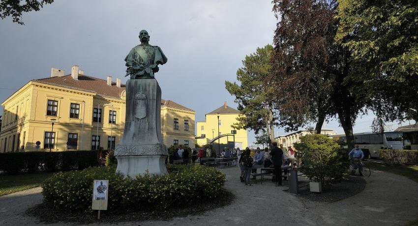 Veranstaltung zur Präsentation eines Buches über die Kaiserbüste – eigentlich die einzige auf österreichischen Boden, die Franz Joseph als König von Ungarn zeigt
