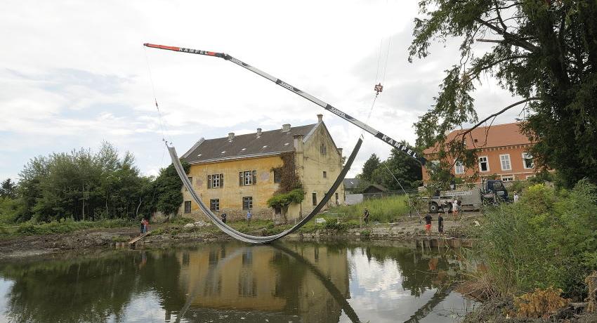 Das Einheben des Sedimentsegels – spektakulär, aber keine Aufgabe der Ökologischen Bauaufsicht